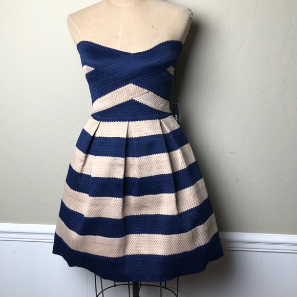 vertigo Dresses & Skirts - Vertigo bandage style full skirt dress